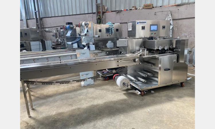 Wafer-Stick-Roll-Pouch-Packing-Machine